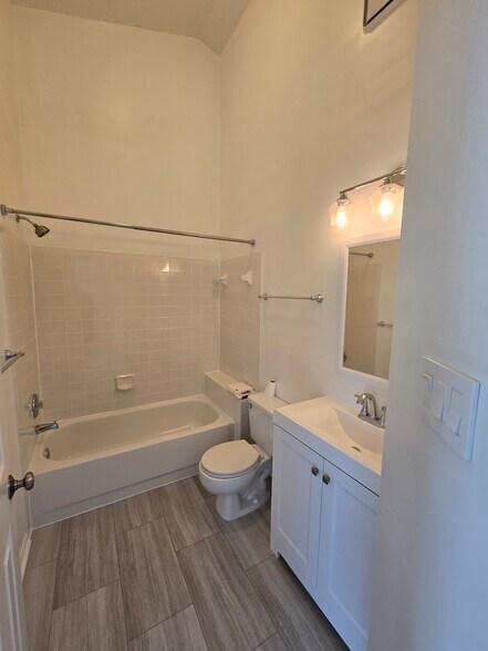 Building Photo - 18636 Clovercrest Cir