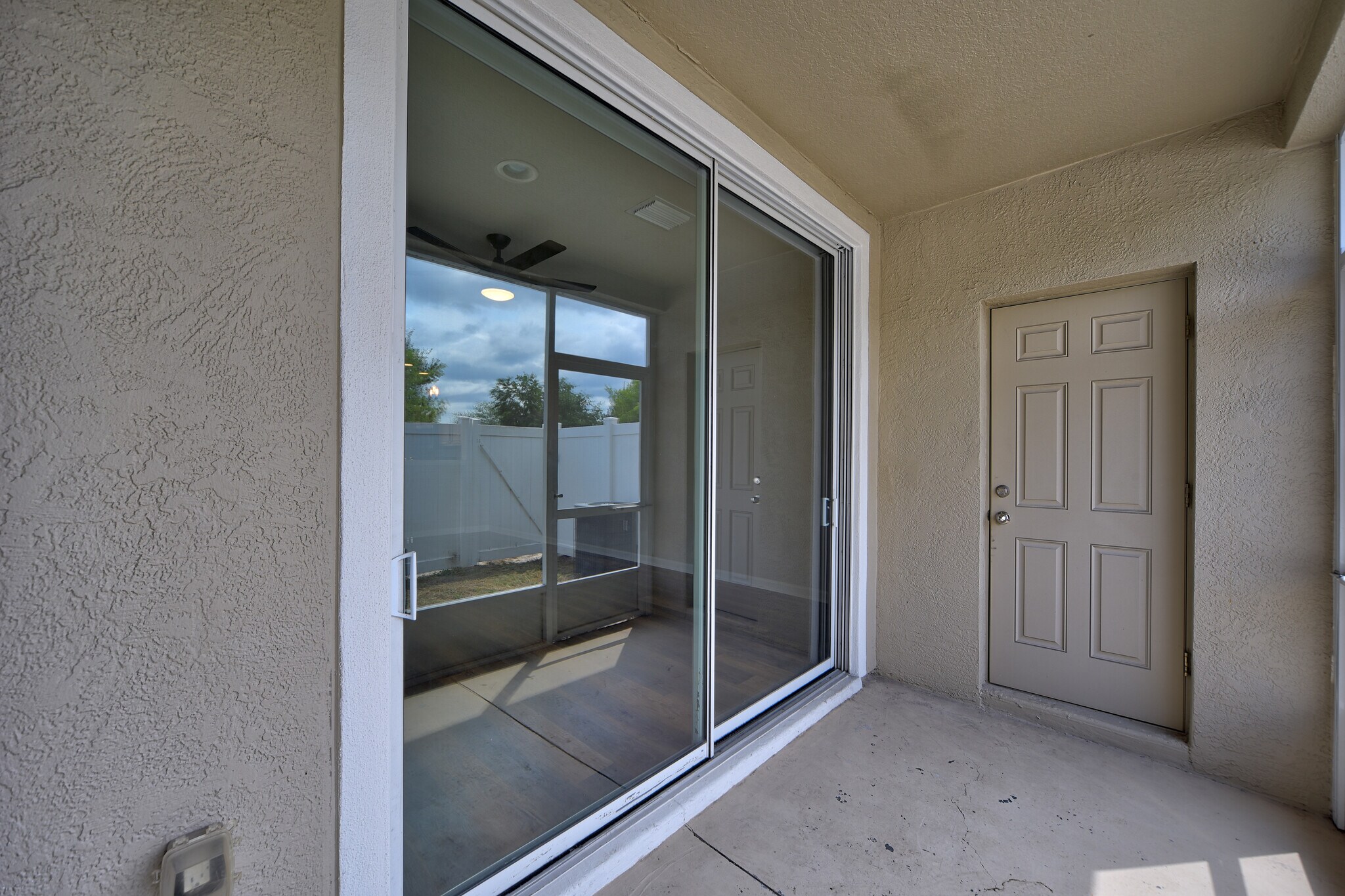 Building Photo - 4490 SW 49th Ave