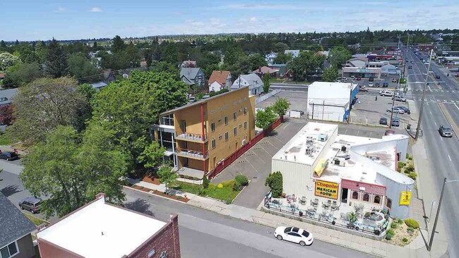 Building Photo - 817 E Nora Ave