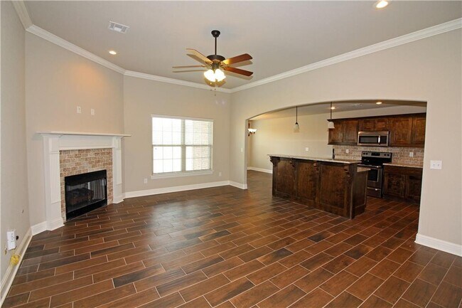 Building Photo - 2303 SW Elington St