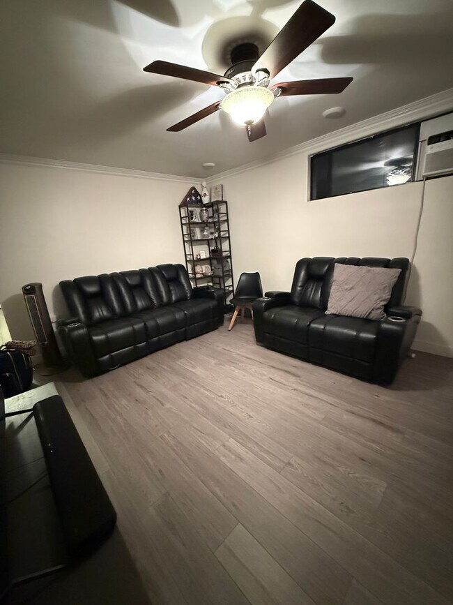Building Photo - 3 bedroom townhome for rent in Paradise Hills $2,995