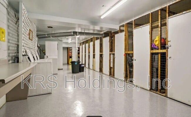 Building Photo - 1521 S George Mason Dr