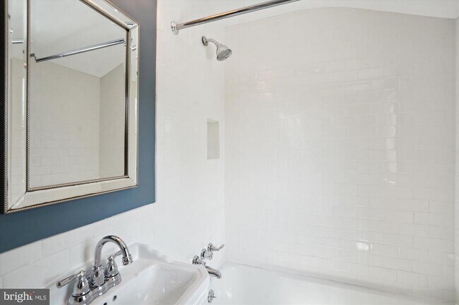 Building Photo - 2505 N Powhatan St