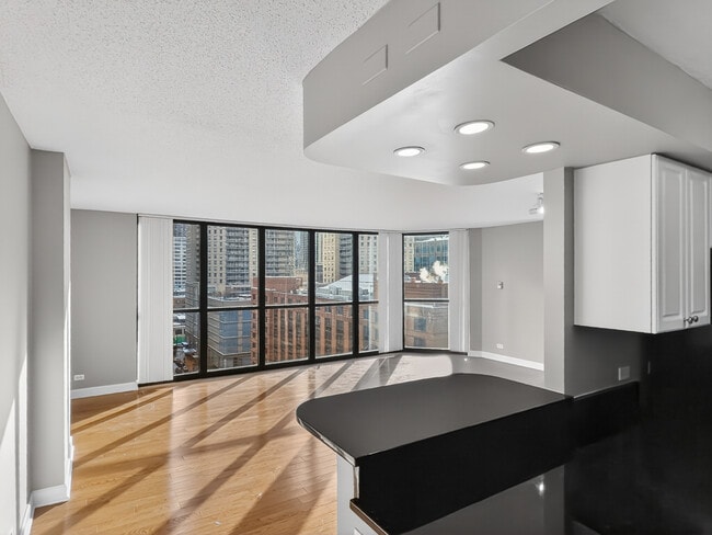 Building Photo - 10 E Ontario St