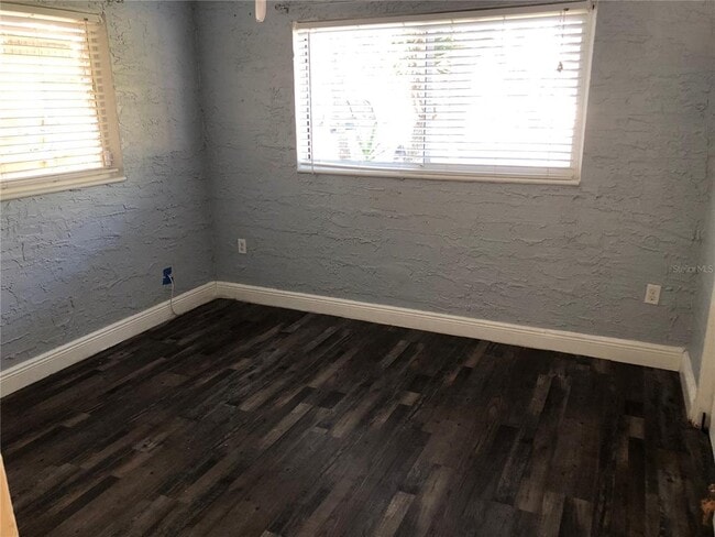 Building Photo - 3 Lotus Lake Dr