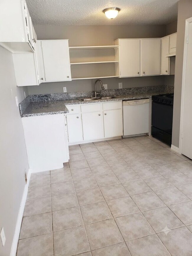Building Photo - 17010 Pastoria Dr