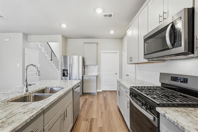 Building Photo - 712 Leavenworth Dr