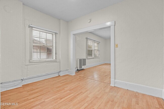 Building Photo - 1307 N Ochoa St