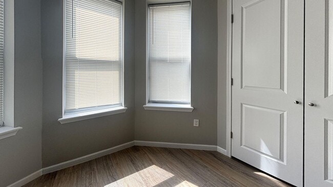 Building Photo - Modern Philadelphia Gem with Exposed Brick & Washer/Dryer