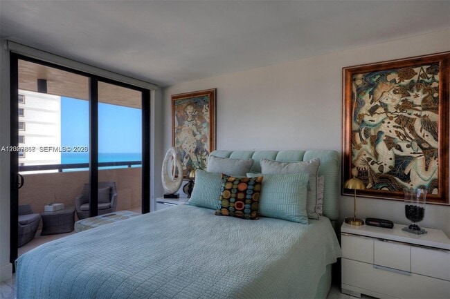 Building Photo - 2555 Collins Ave
