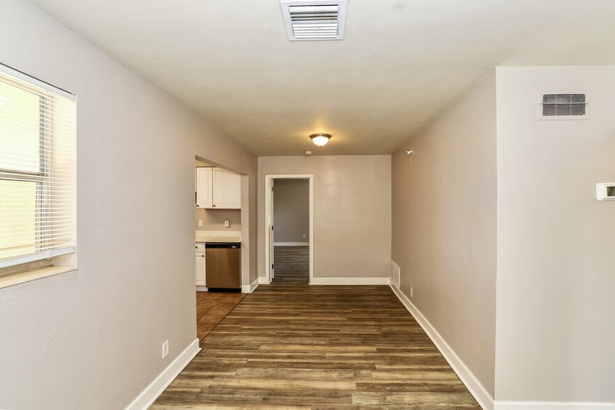 Building Photo - 826 S D St