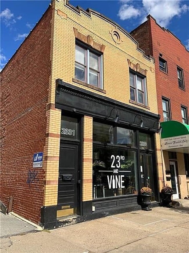 Primary Photo - 3Bed/1Bath on East Carson Street