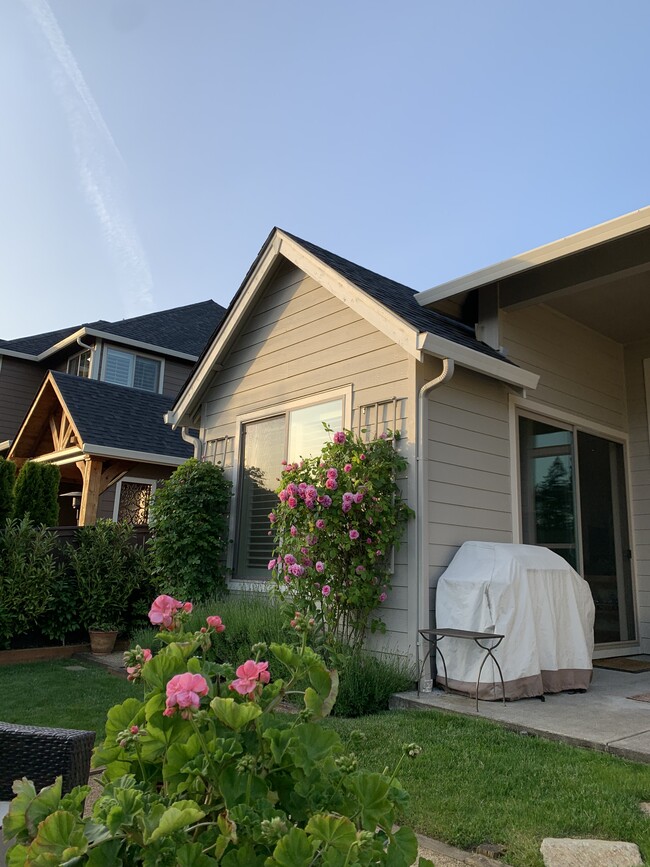 Building Photo - 10402 NW 32nd Dr