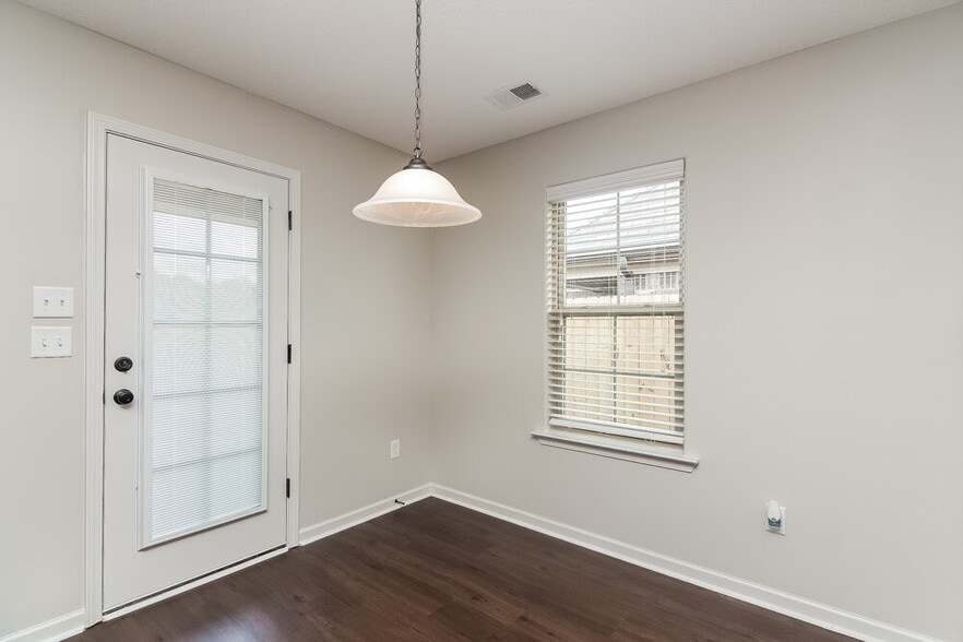 Building Photo - 9426 Darren Cir S