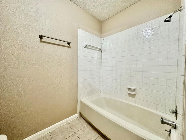 Building Photo - 1611 Onion Creek Village Dr