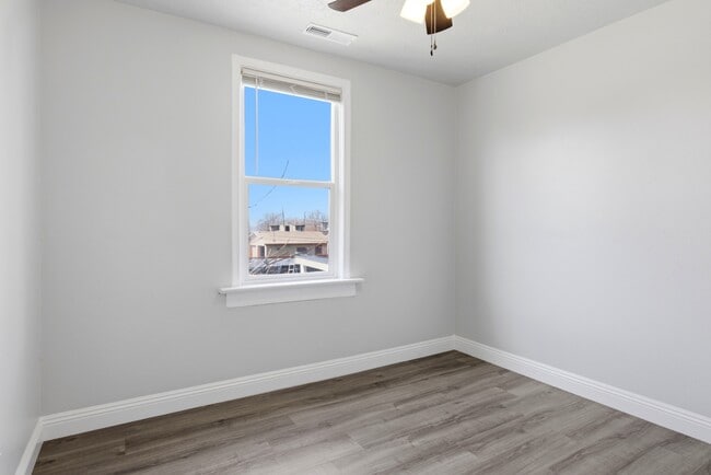 Building Photo - 1060 Sullivan Dr
