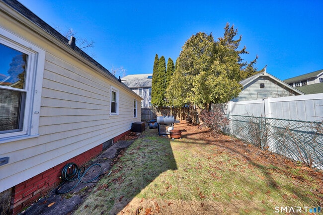 Building Photo - 196 Waite St