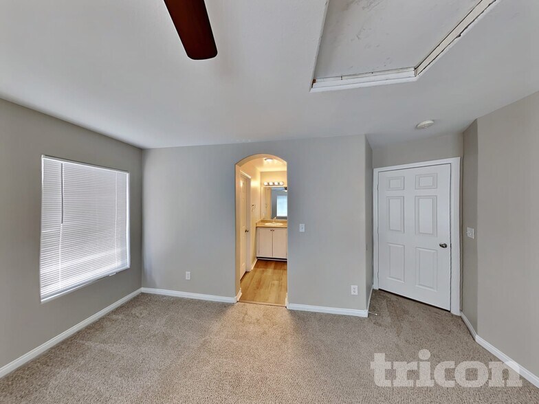 Building Photo - 9517 Summer Furnace St