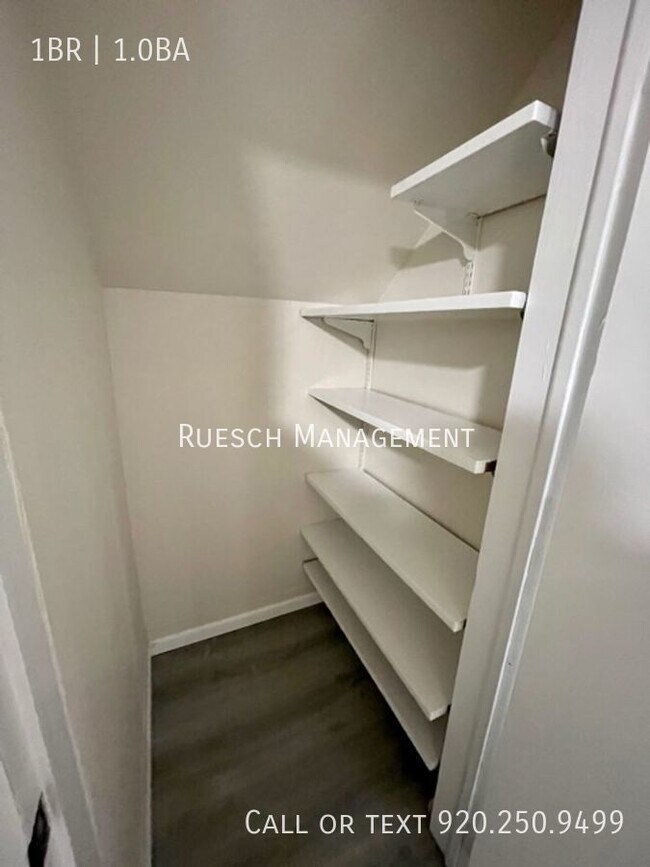 Recently Remodeled 1 Bedroom Upper Duplex 728 Madison St Little