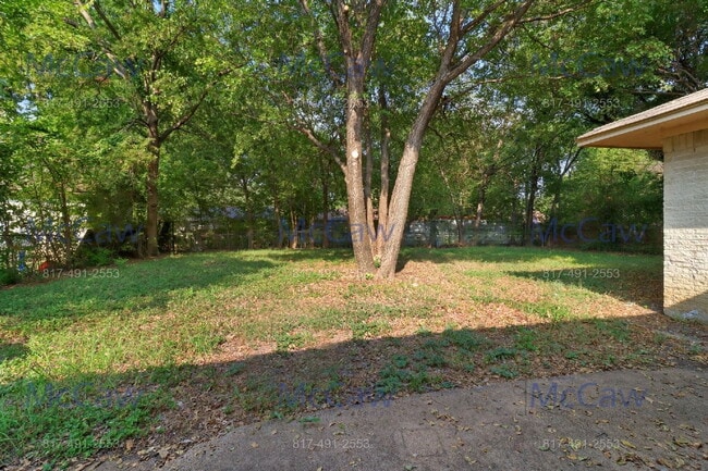Building Photo - 425 Highcrest Dr