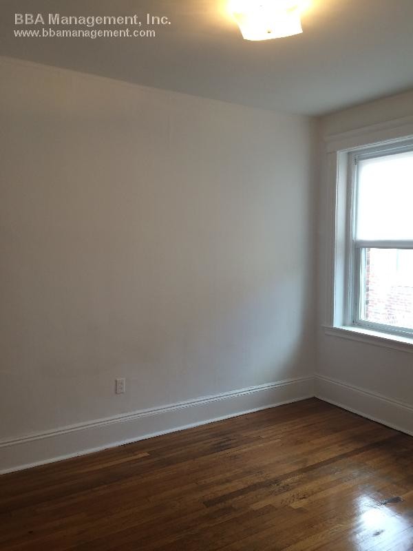 Building Photo - 120 Warren St