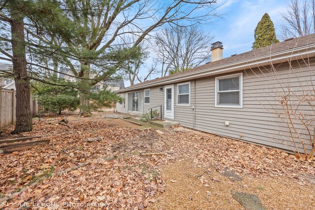 Building Photo - 710 W Benton Ave