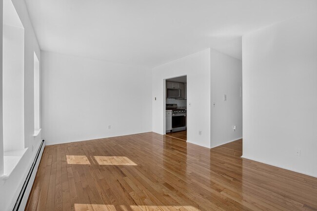 Building Photo - 540 Bramhall Ave