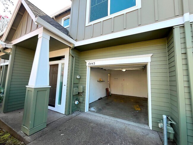 Building Photo - Elegant Arbor Townhome with Open Kitchen, W/D, Patio, and Soaking Tub