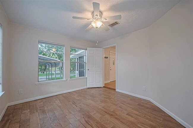 Building Photo - 1372 W Pine Lake Cir