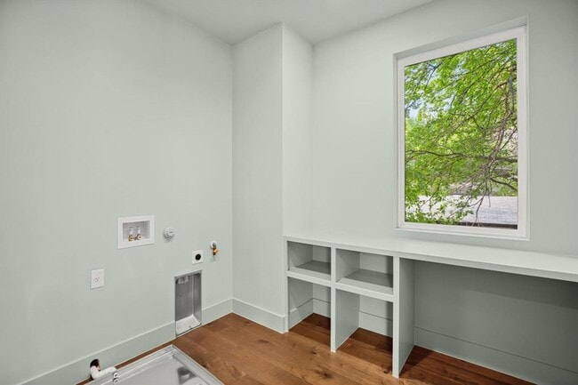 Building Photo - Stunning South Austin Oasis