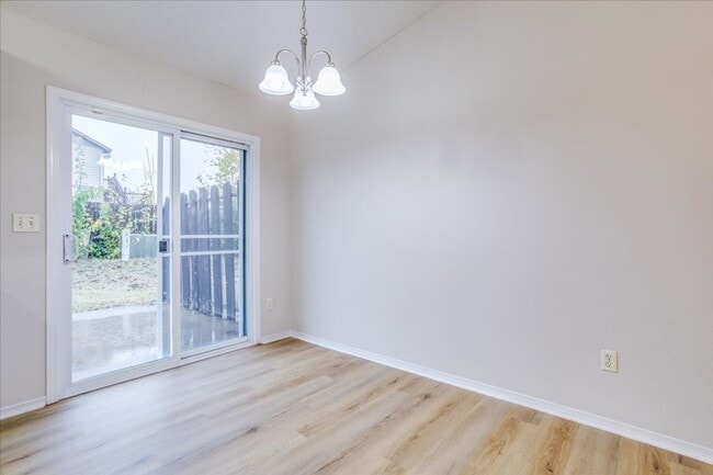 Building Photo - Adorable 3 bed, 1 bath