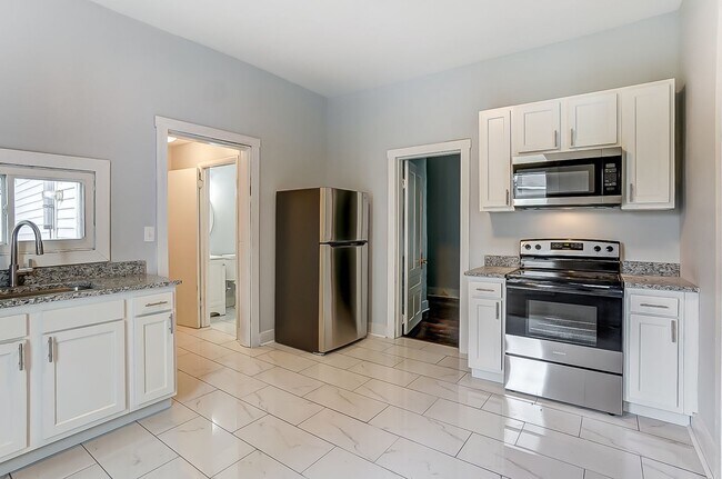 Building Photo - 3 Bed In Dayton- MOVE IN SPECIAL! Third Month Free!