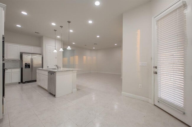 Building Photo - 14928 Iveans Way