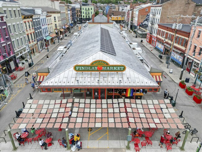 Building Photo - 122 W Elder St