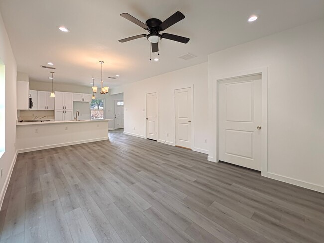 Building Photo - 8617 Hoffman St