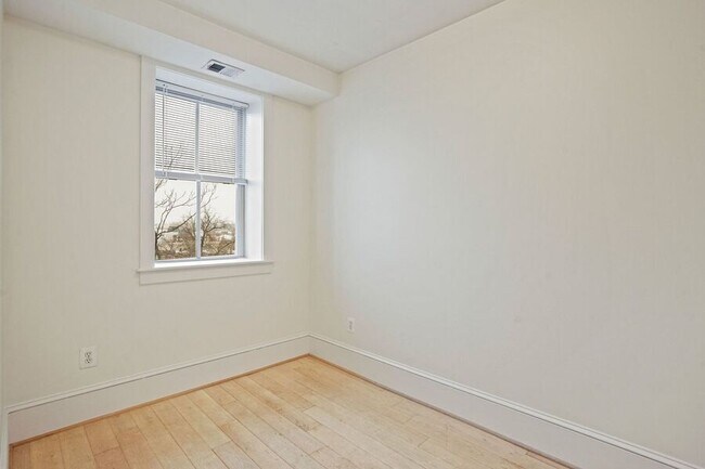 Building Photo - 1451 Park Rd NW