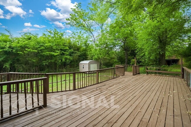 Building Photo - 1288 Hiawatha Dr NE