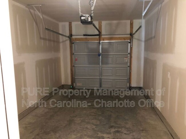 Building Photo - 5517 Carrington Ct