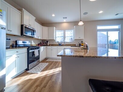 Building Photo - HUGE Owner's Suite!