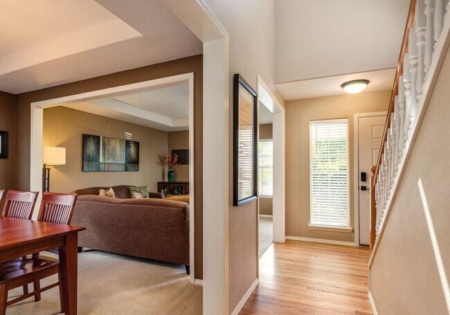 Building Photo - Beautiful Spacious Home!