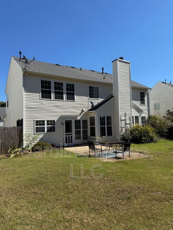 Building Photo - 4 Bay Hill Dr