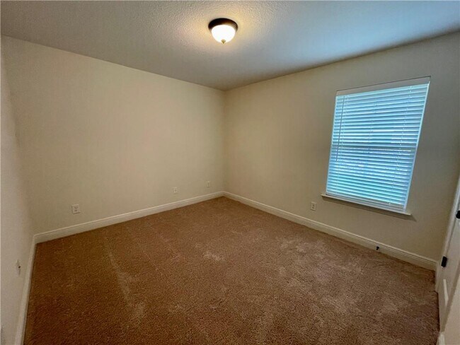Building Photo - 1185 Forest Glen Dr W