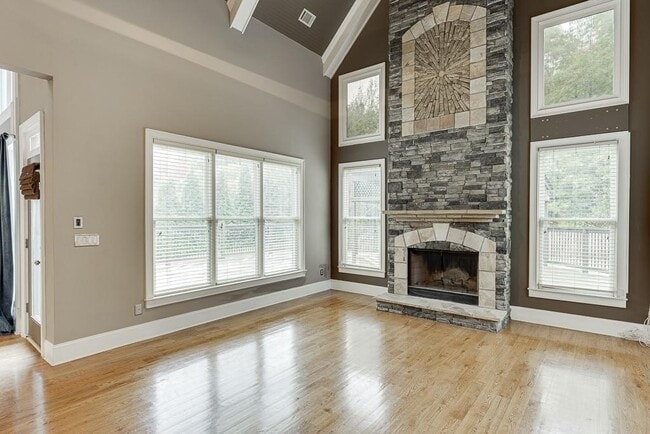 Building Photo - 940 Chateau Forest Rd