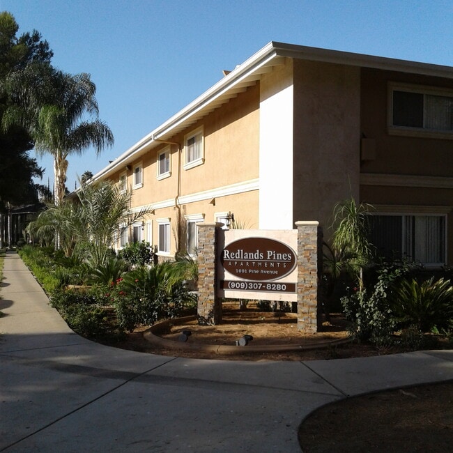 Building Photo - 1001 Pine Ave