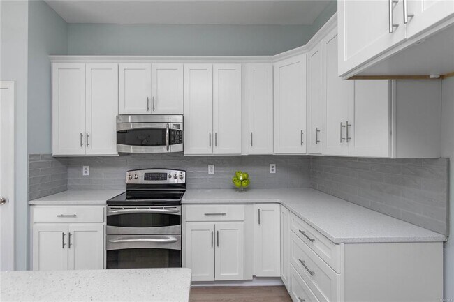 Building Photo - 9300 Greythorne Way