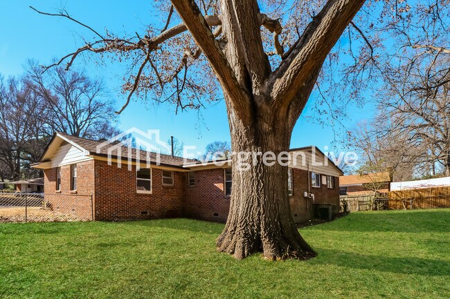 Building Photo - 3174 Beauchamp Dr