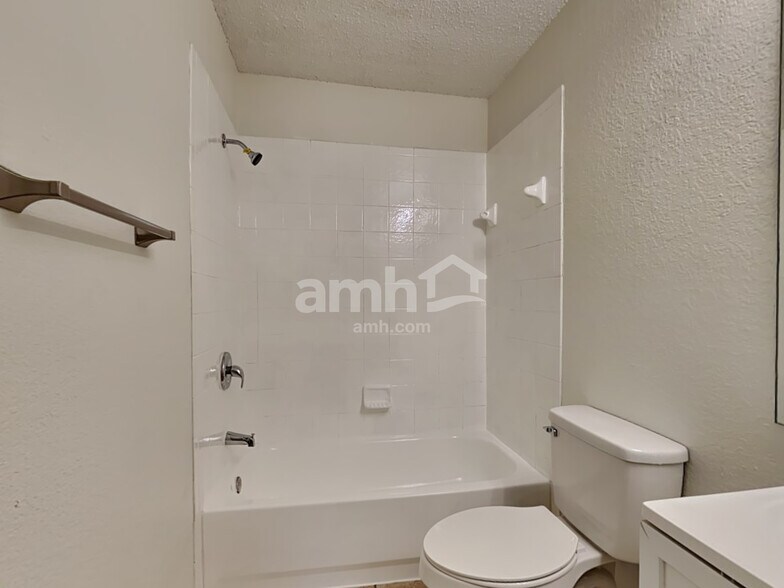 Building Photo - 7417 Marsland Ln