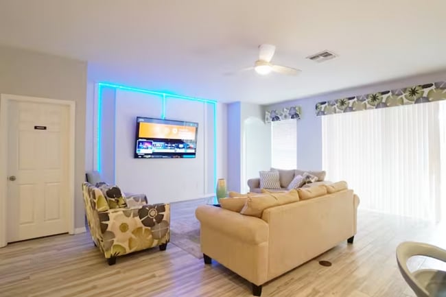 Building Photo - 8573 La Isla Dr
