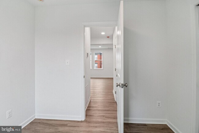 Building Photo - 303 Seaton Pl NE