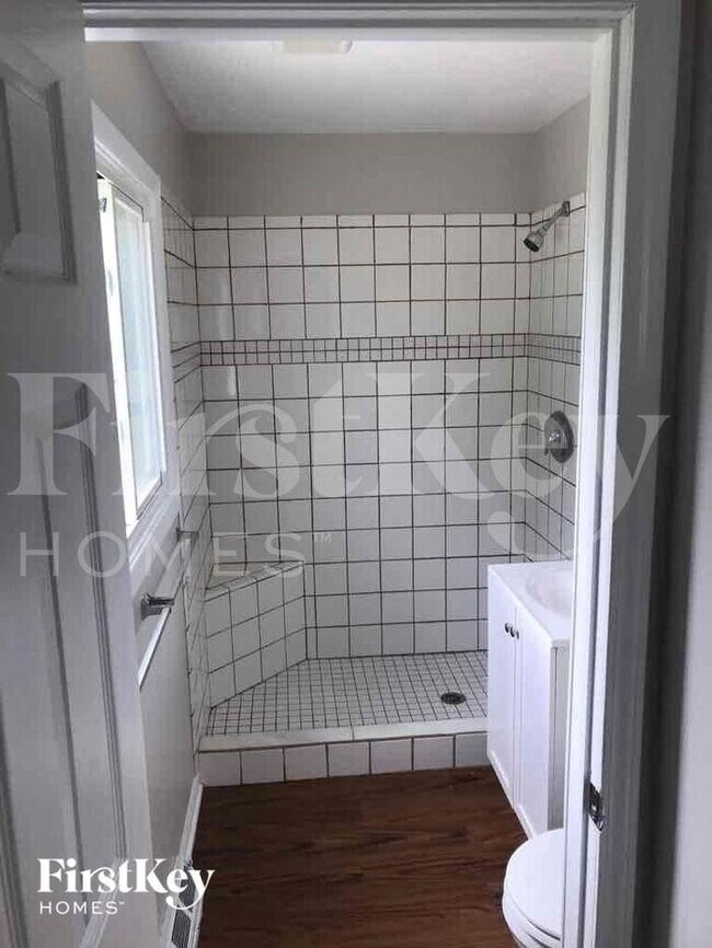 Building Photo - 2S383 Riverside Ave